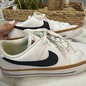Nike Court Legacy Sneakers Black & Brown